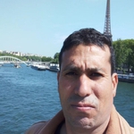 niach, 44 ans de Paris